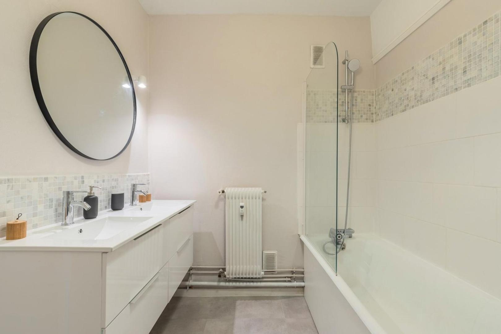 Spacious 3 Bedroom Apartment & Private Parking! Lambersart Екстер'єр фото